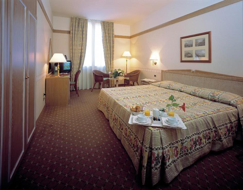 Grand Hotel Delle Terme Re Ferdinando Isquia Habitación foto
